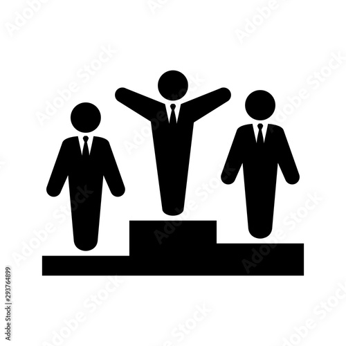 Icono plano hombre de negocios ganador en podio con brazos arriba en color negro