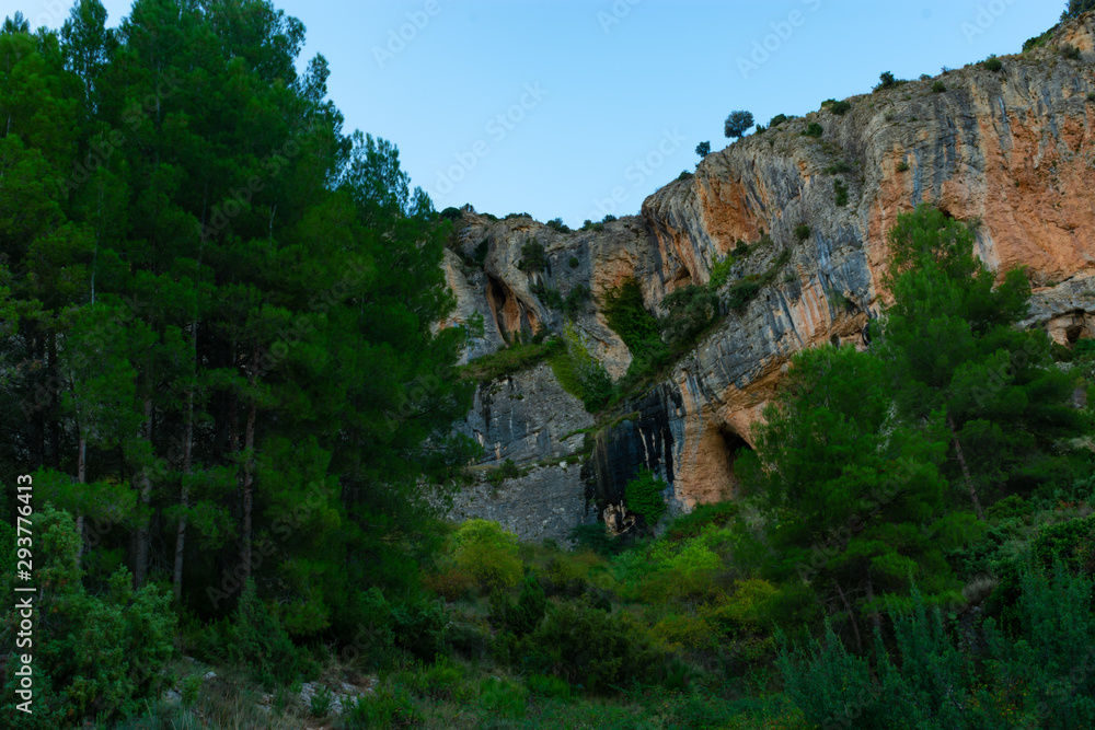 E l Calar , icono natural de la aldea de Benizar, Moratalla (España)