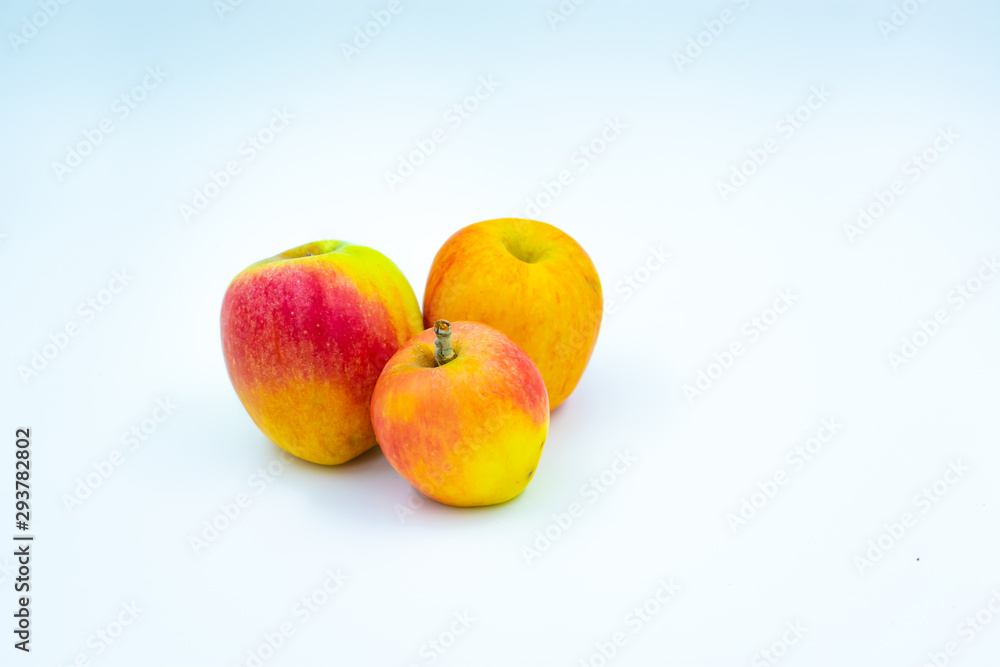 La manzana es una fruta con muchas propiedades La manzana es una fruta con muchas propiedades
