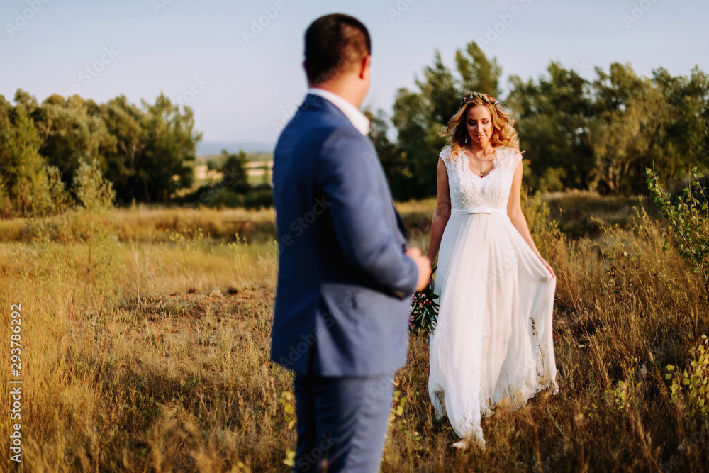 Wedding couple smiling. Beautiful bride and groom. Groom's boutonniere and bride’s wedding bouquet in hands. Wedding couple smiling. Beautiful bride and groom. Groom's boutonniere and bride’s wedding bouquet in hands.