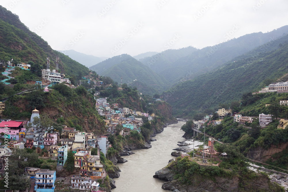 Place near confluence of Bhagirathi and Alaknanda rivers to form the Ganges at Devprayag, India
