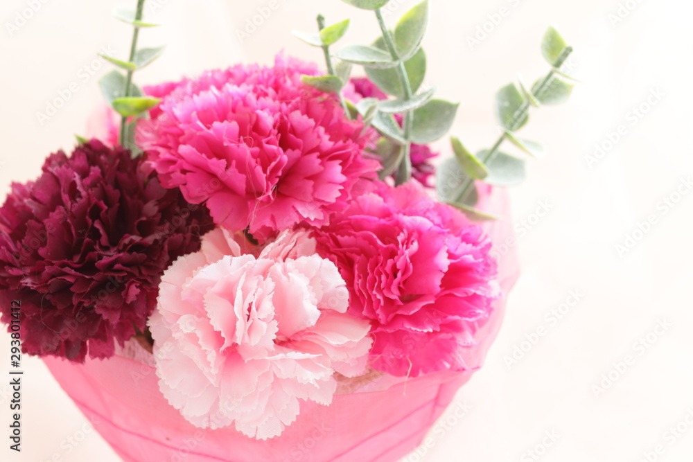 artificial carnation flower bouquet for Mother's Day image artificial carnation flower bouquet for Mother's Day image