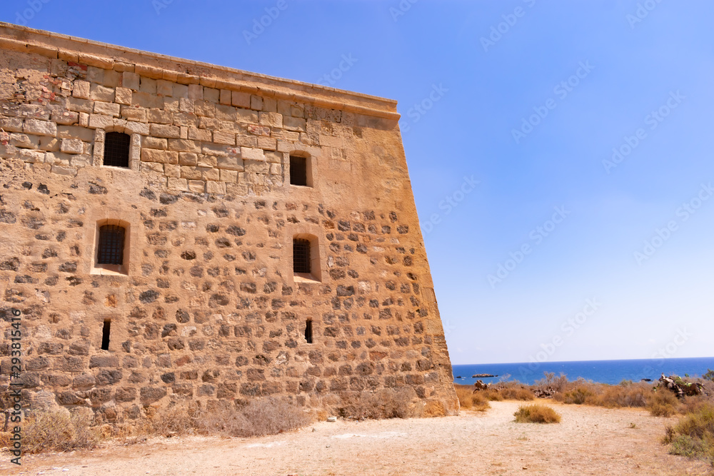 Isla de Tabarca  enfrente de el pueblo costero de Santa Pola en la provincia de Alicante(España)
