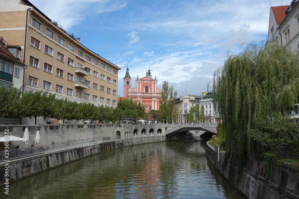 Fototapeta premium Triple bridge view in Ljubljana