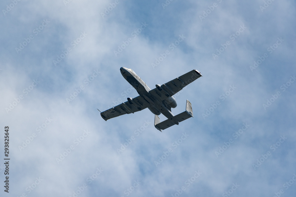 飛行する攻撃機 飛行する攻撃機
