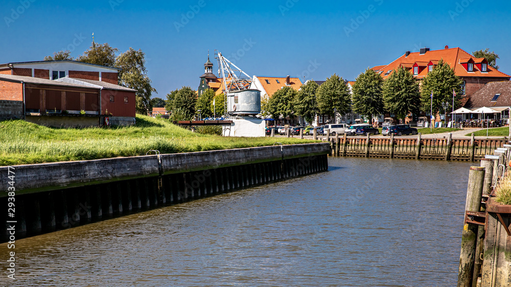 Obraz premium Einfahrt in den Hafen von Tönning