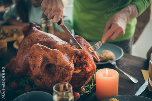Obraz na plátně Cropped photo of family feast roasted turkey on table grandfather hands cutting