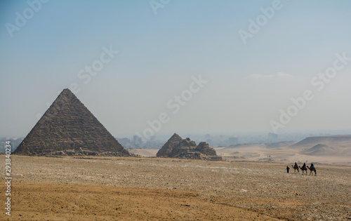Pirámide de Micerinos photo
