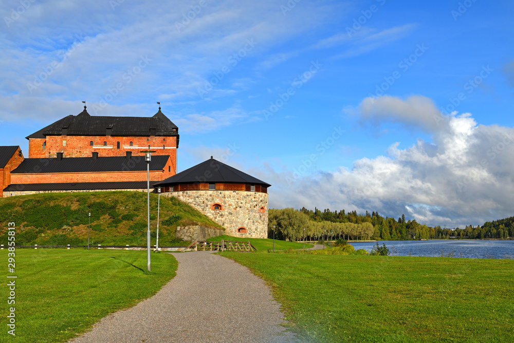 Medieval fortress on coast of picturesque lake Vanajavesi in  Hameenlinna, Suomi