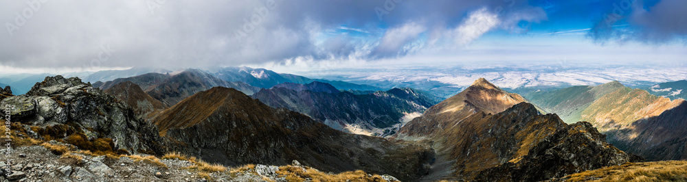 Vanatoarea lui Buteanu mountain peak, Fagaras mountains, Romania