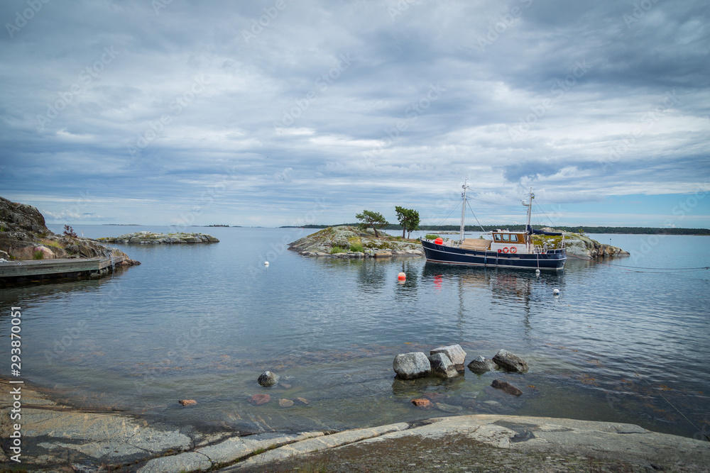 Fischerboot in den Schären, Schweden