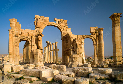 Print op canvas The monumental arch in the eastern section of the colonnade, Palmyra, Homs Gover