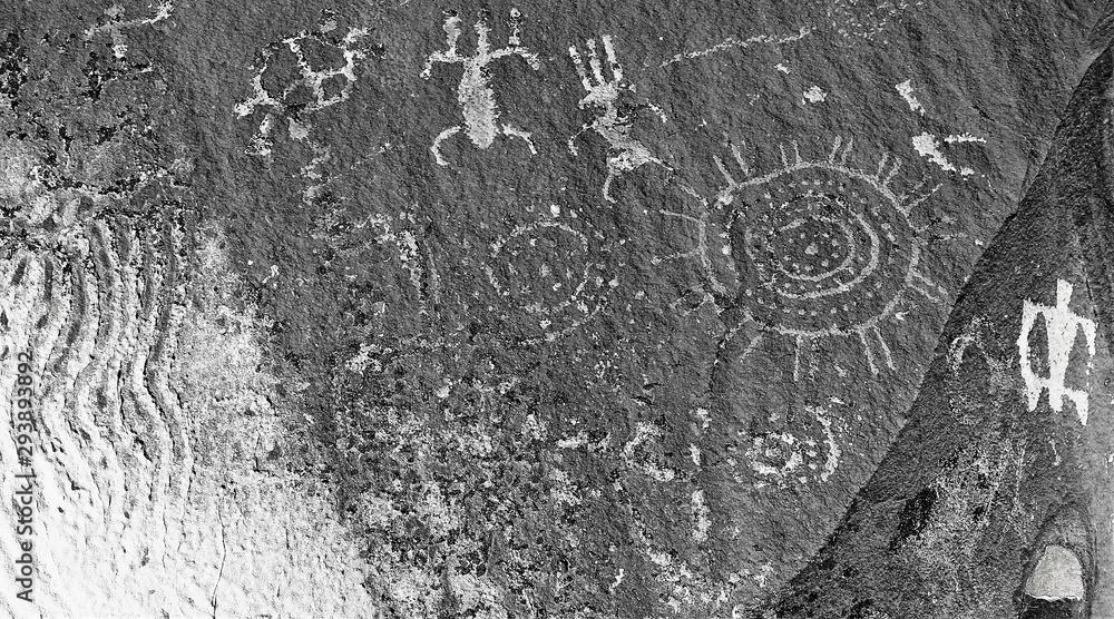 Fototapeta premium Indian petroglyphs seen on a wall in Utah