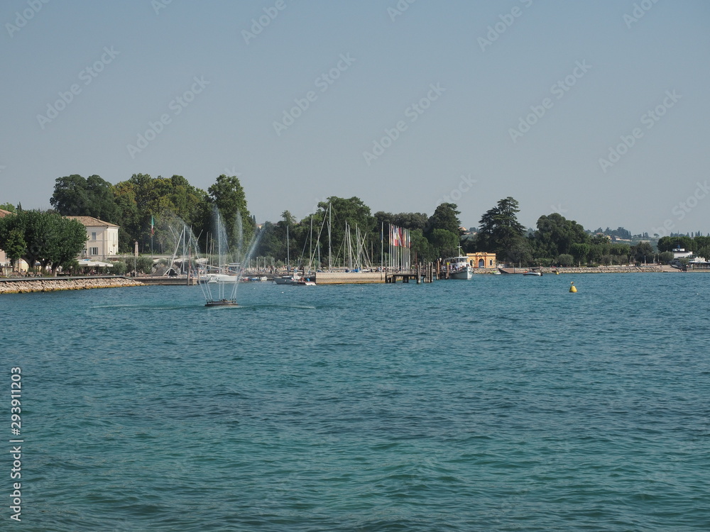 Bardolino - ist eine italienische Gemeinde am Gardasee in der Provinz Verona in der nordostitalienischen Region Venetien an der Ostseite des Sees nördlich von Lazise und südlich von Garda 