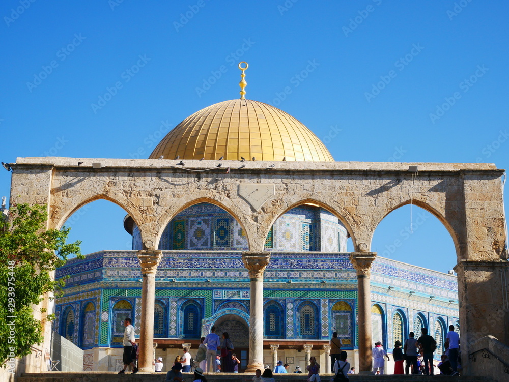 Naklejka premium エルサレムの神殿の丘にある岩のドーム