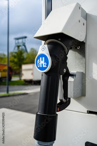 Hydrogen dispenser for vehicles new energy