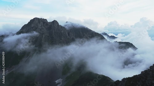 Wallpaper Mural 北穂高岳と大キレットの上を流れる雲 Torontodigital.ca