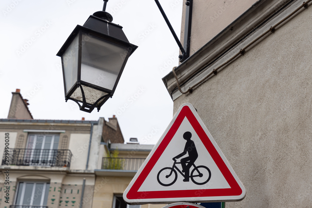 Panneau de signalisation : débouché de cyclistes