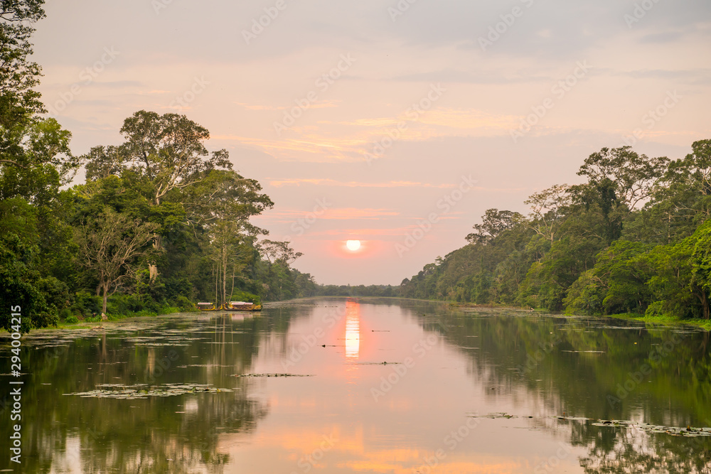 Obraz premium Fiery sunset around temple area in Cambodia. Siem reap city 