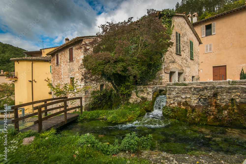 Centro storico di Rasiglia con mulini e cascate Centro storico di Rasiglia con mulini e cascate