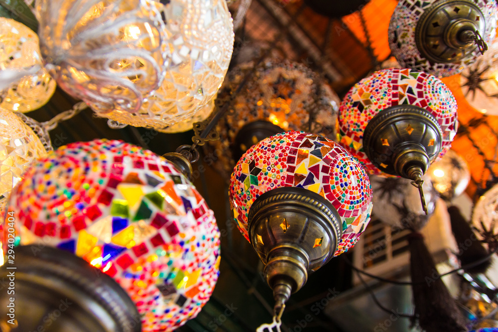 LAMPARAS EN MERCADILLO TURKIA