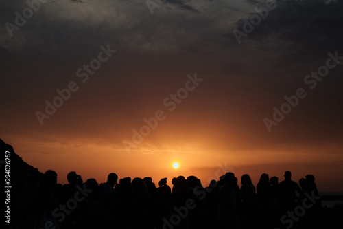 Silhouettes of people at sunset © Alvaro