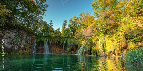 Fototapeta Naklejka Na Ścianę i Meble -  autumn in national park plitvice Lakes in croatia