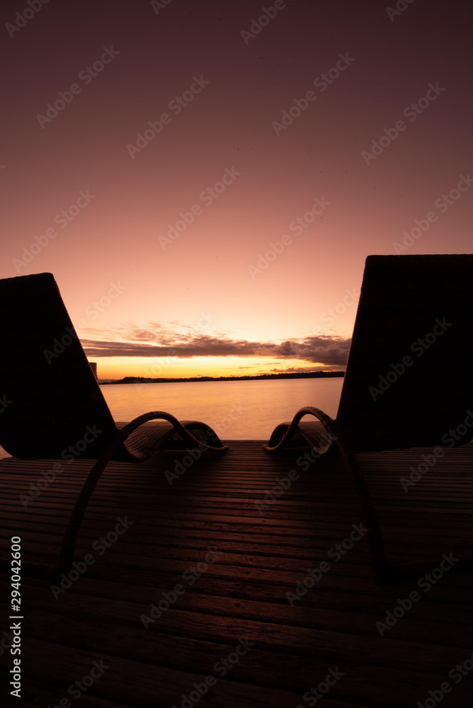 Obraz premium Por do Sol Cadeiras de praia