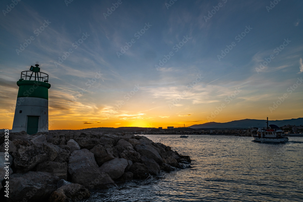 coucher de soleil sur le port de Saint Laurent du var