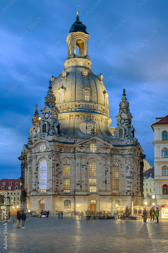 Frauenkirche Dresden beleuchtet