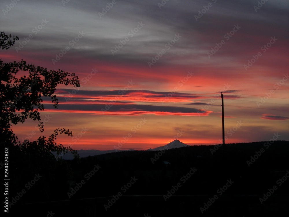 Fototapeta premium sunset, sky, clouds, sun, nature, sunrise, landscape, cloud, orange, evening, trees, red, dusk, tree, beautiful, night, silhouette, blue, morning, twilight