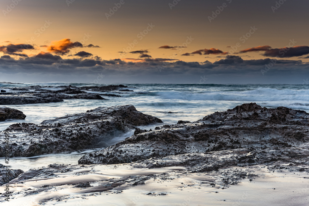 Obraz premium Wild Surf at Malua Bay - Sunrise Seascape