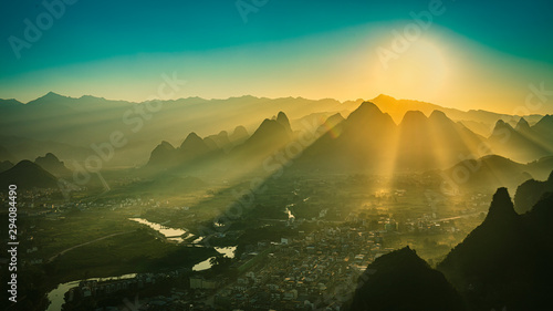 фотографія Sunrise scenic view from Laozhai Shan Mountain, near Xingping, Yangshuo, Guangxi