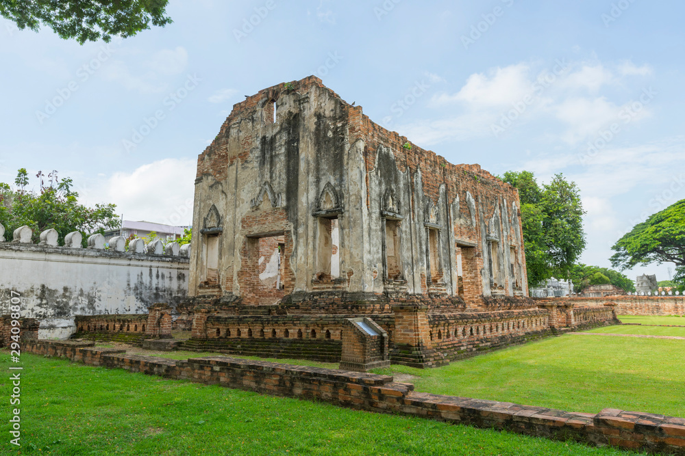 Fototapeta premium Phra Chao Hao hall in Phra Narai Ratchaniwet or King Narai’s Palace. Lopburi, Thailand 