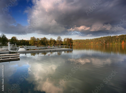 Fototapeta Naklejka Na Ścianę i Meble -  Kąpielisko - Zachód Słońća -Jesień nad Jeziorem Maróz - Warmia - warmińsko-mazurskie