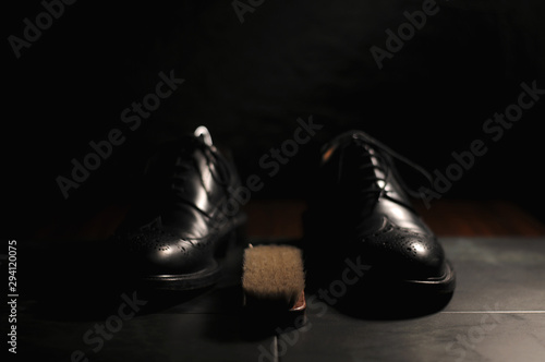 Leather black oxfords and brush. Studio photography © Олександр Цимбалюк
