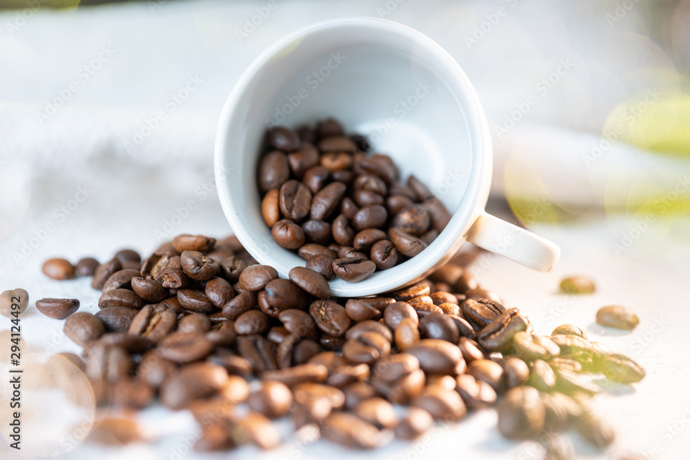 Kaffeetasse mit Kaffeebohnen Kaffeetasse mit Kaffeebohnen