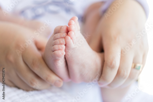Feet for newborns in mother's hands