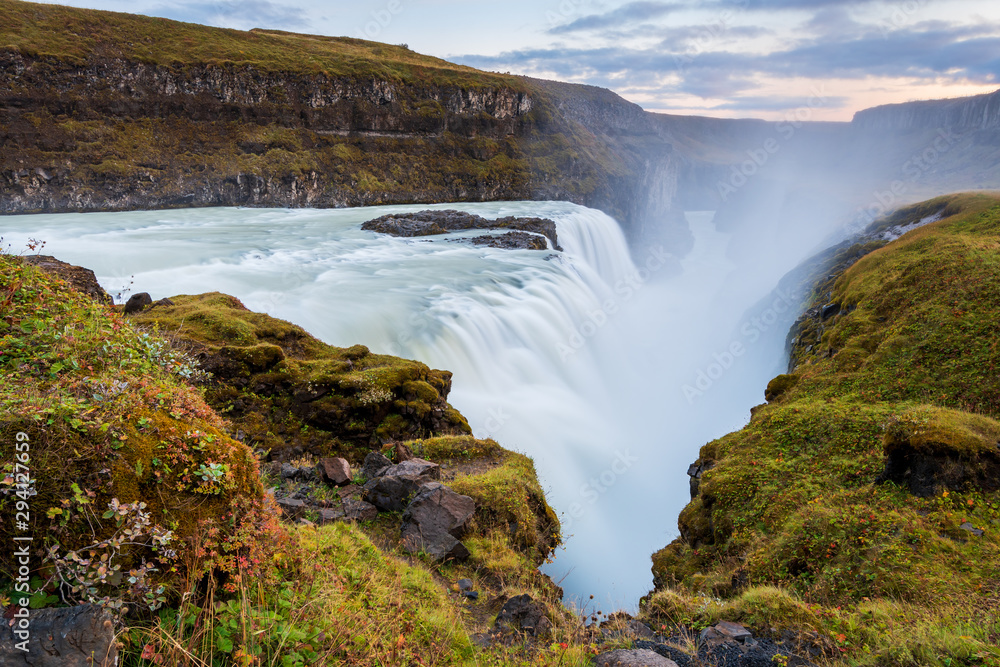 Island - Wasserfall