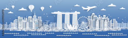 Fototapeta Papercut Singapore. Znane zabytki i budynki Singapuru, szablon projektu karty plakat w stylu papieru. Wektorowy pejzażu miejskiego projekt z białej miastowej domowej panoramy samolotową podróżną ilustracją