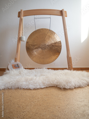 Canvas Print Golden gong with sheep fur