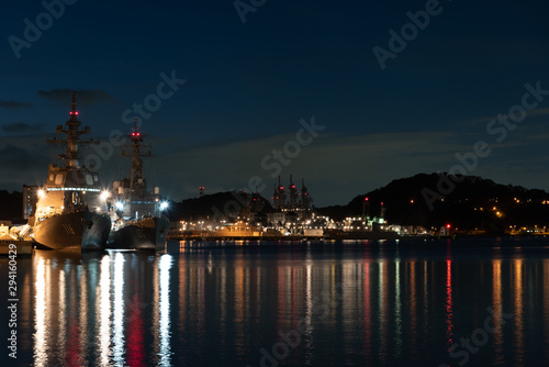 横須賀軍港の夜景 © Josiah.S