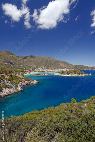 Stadt Methana auf der gleichnamigen Halbinsel, Peloponnes, Griechenland - City of Methana on the peninsula of the same name, Peloponnese, Greece photo