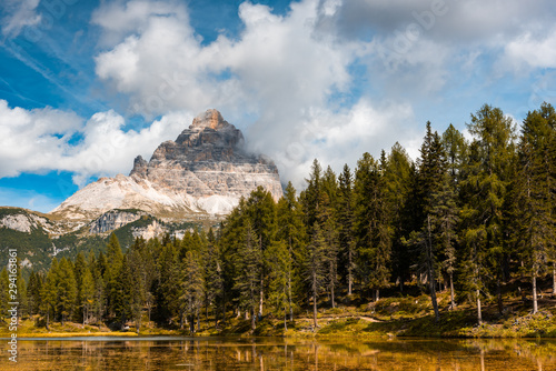 Fototapeta Naklejka Na Ścianę i Meble -  Famous Lake Antorno in Italian Dolomites at Fall Season