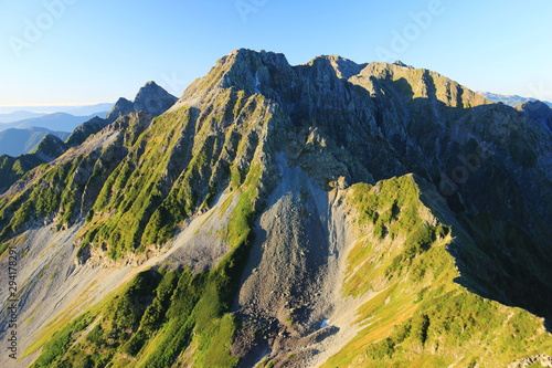 北アルプス 槍穂高連峰大キレット縦走 南岳獅子鼻からの景色 朝陽に映える大キレット縦走路と北穂高岳 Stock 写真 Adobe Stock 北アルプス 槍穂高連峰大キレット縦走 南岳獅子鼻からの景色 朝陽に映える大キレット縦走路と北穂高岳 Stock 写真 Adobe Stock