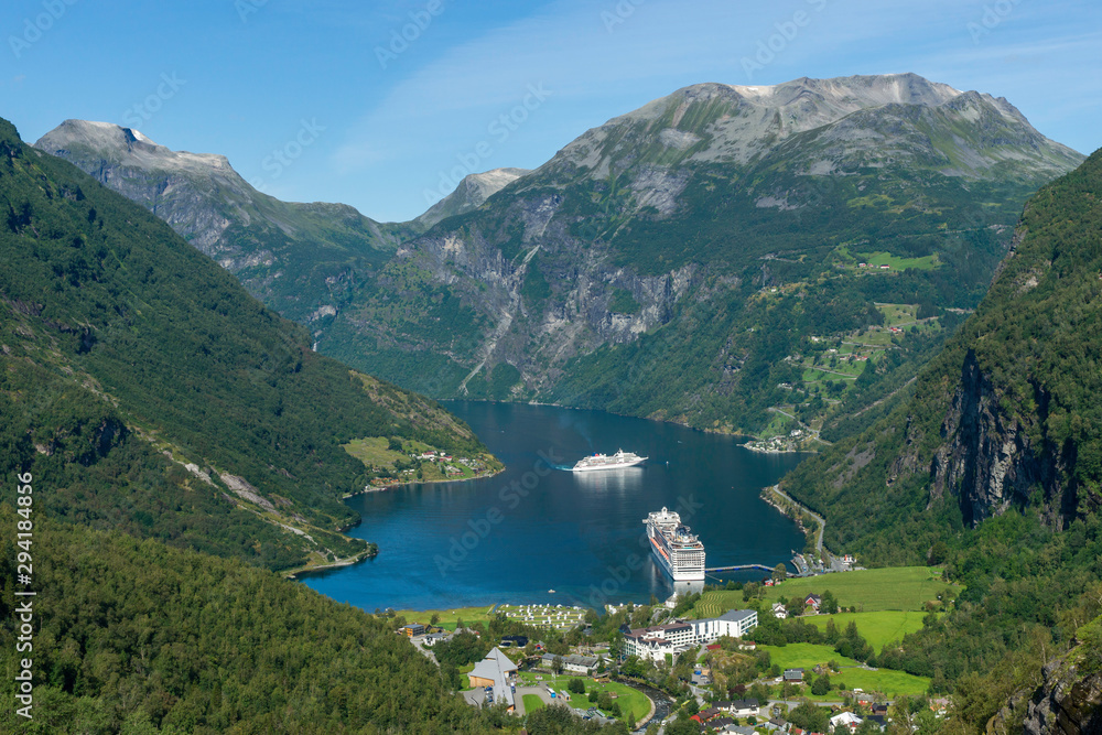 Blick von der Flydalsjuvet auf Geiranger