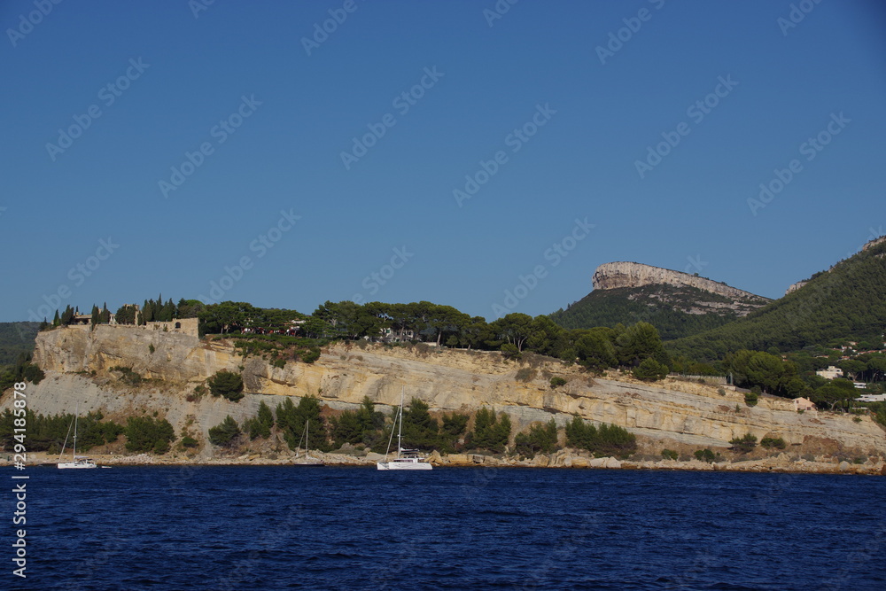 Fototapeta premium Le château de Cassis et la cote