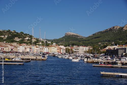 Le port de Cassis depuis la mer