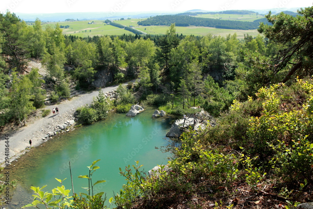 Le lac bleu en la Haute Loire	