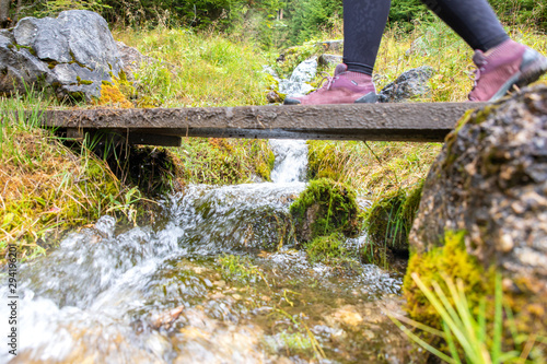 Brücke über einem Bach